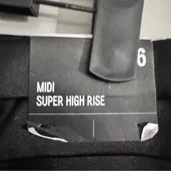 NWT Express Midi Super High Rise Tuxedo Waist Shorts Black Size 6 - Picture 3 of 4